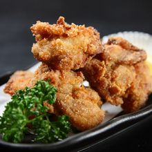 Savez vous que le Japon propose de nombreux plats délicieux ?!

Avec cette nouvelle carte nous avons voulu vous proposer d'autres choix , inspirés streetfood Japonaise!

Avez-vous goûté notre poulet karaage? De délicieux morceaux de poulet marinés et frits 
Croquant et juteux, un délice à se partager (ou pas 😁)

.
.
.
#streetfood #couleursushi #japanfood #japanesefood #biganos #andernos #latestedebuch #tempura #karaage #friechicken #bassindarcachon #gujanmestras #audenge #lanton #leteich #japanstreetfood