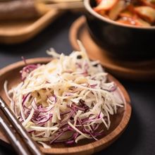 Avez vous déjà goûté notre salade de choux ?
Ce qui la rend unique c'est notre sauce maison dont vous raffolez tant :)
.
.
.
.
#sushiforever #sushi #lateste #andernos #biganos #bassindarcachon #couleursushi #veganfood #healthyfood #freshfood